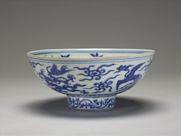 青花龍鳳壽字紋高足碗