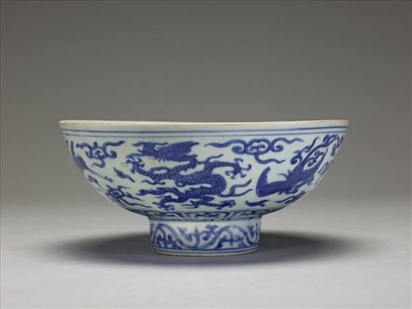 青花龍鳳壽字紋高足碗