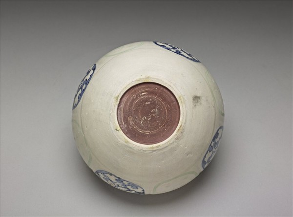 越南 青花加彩花卉罐