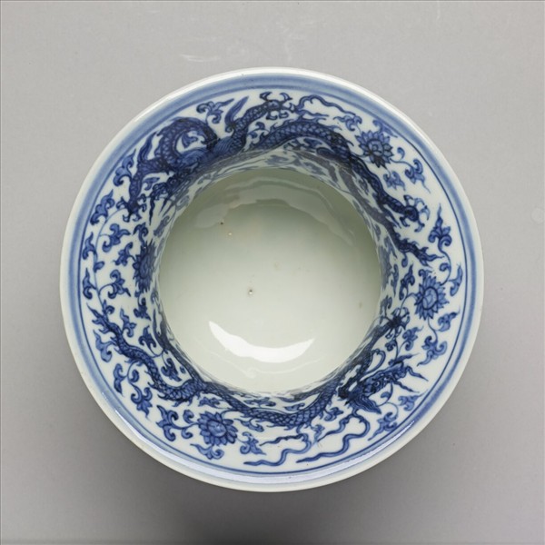 青花龍紋渣斗