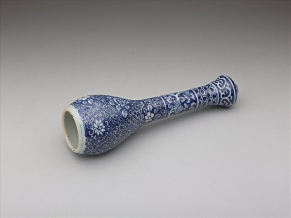 青花花卉斗紋筆管