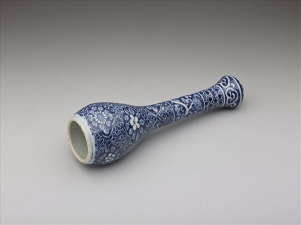 青花花卉斗紋筆管