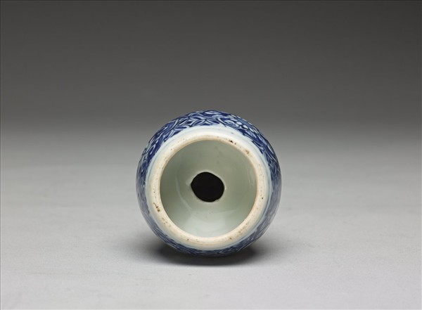 青花花卉斗紋筆管