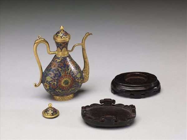 掐絲琺瑯番蓮紋執壺