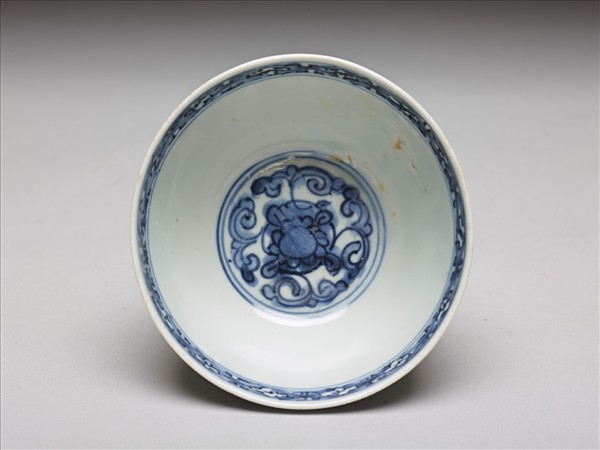 青花暗花碗