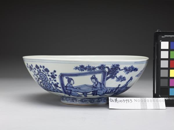 青花仕女四藝圖碗