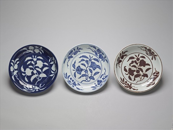 青花折枝石榴花果紋盤