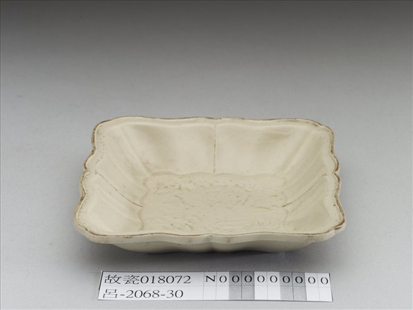 白瓷花卉紋方洗