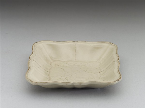 白瓷花卉紋方洗