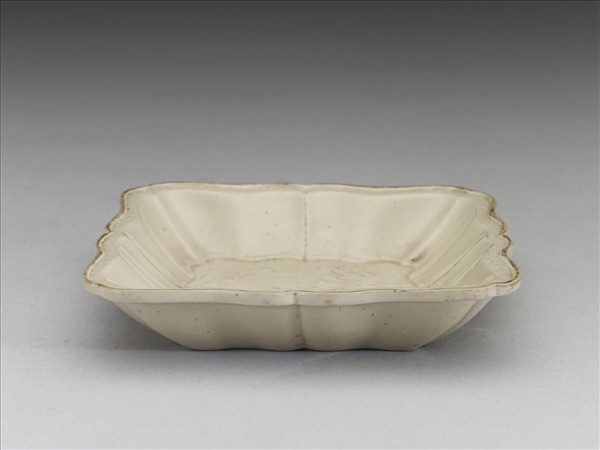 白瓷花卉紋方洗