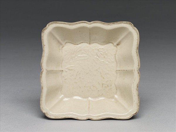 白瓷花卉紋方洗