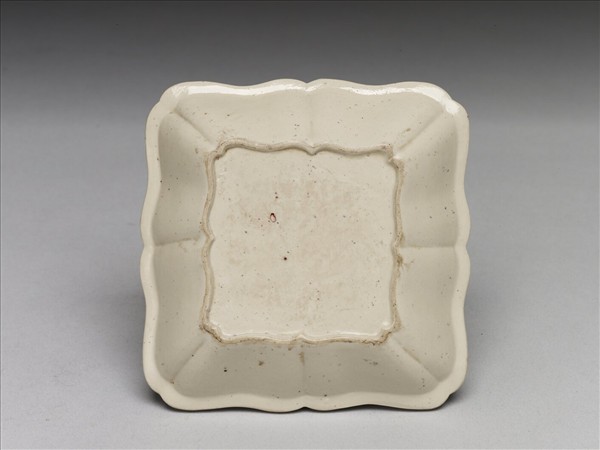 白瓷花卉紋方洗