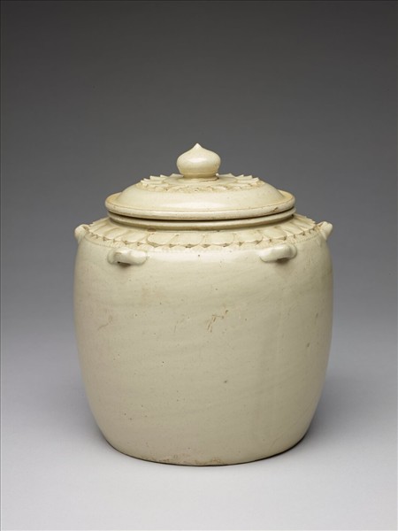 越南 11-12世紀 黃白釉蓮瓣紋蓋罐