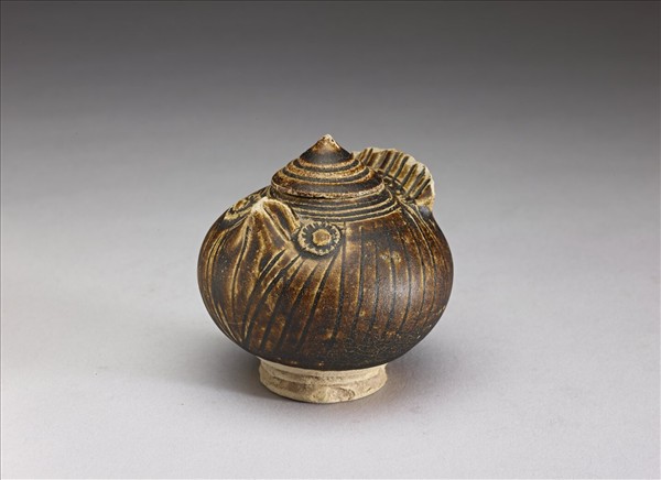 柬埔寨 12-13世紀 黑褐釉梟形帶蓋罐