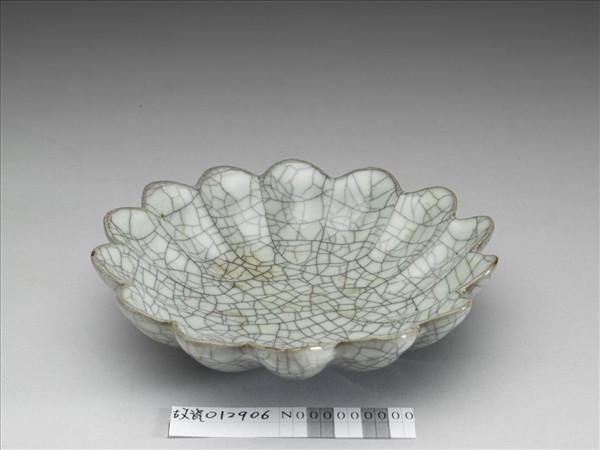 哥窯 青瓷菊花式盤