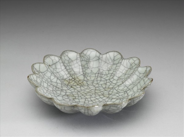 哥窯 青瓷菊花式盤