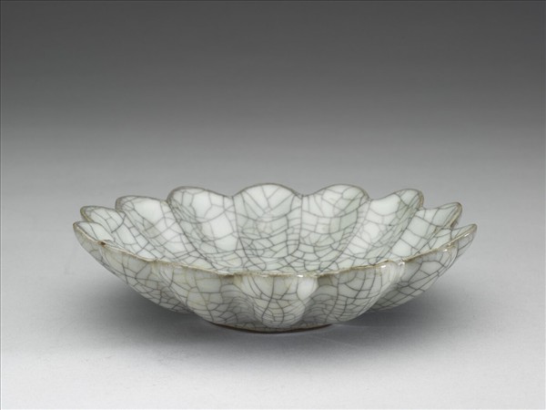 哥窯 青瓷菊花式盤