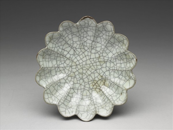 哥窯 青瓷菊花式盤