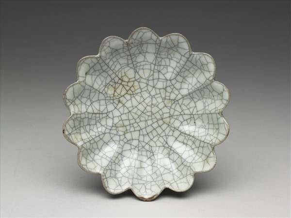 哥窯 青瓷菊花式盤