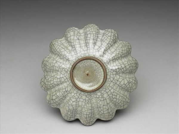 哥窯 青瓷菊花式盤