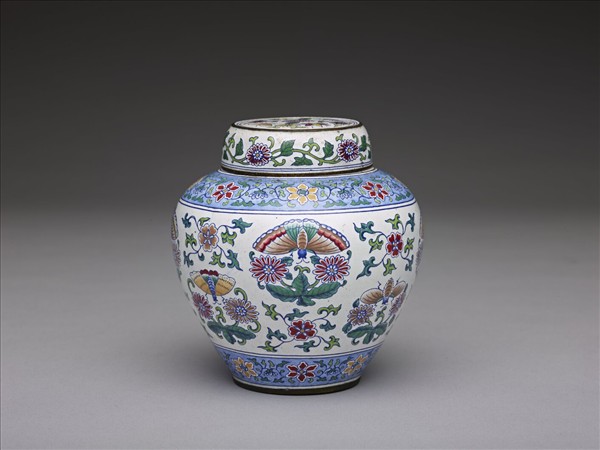 銅胎畫琺瑯團蝶紋蓋罐