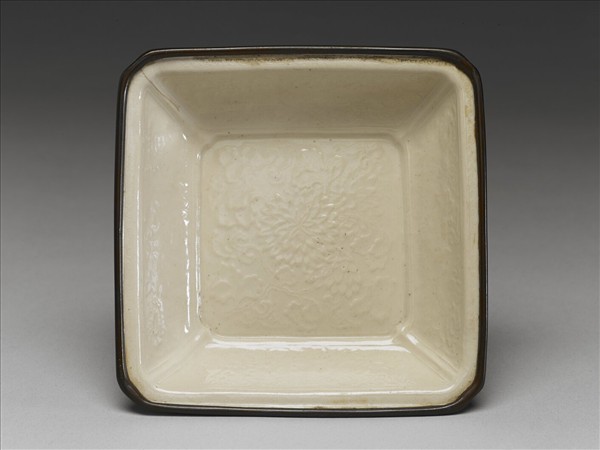 白瓷暗花銅口方洗