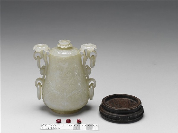 玉番花雙耳四環尊