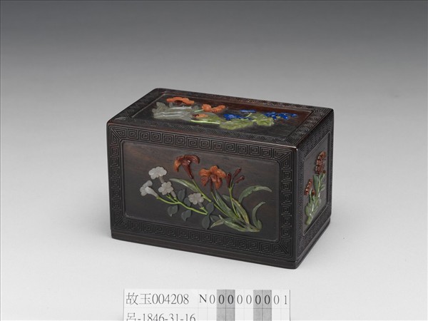 嵌寶石花卉紋木盒
