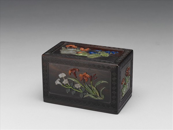 嵌寶石花卉紋木盒