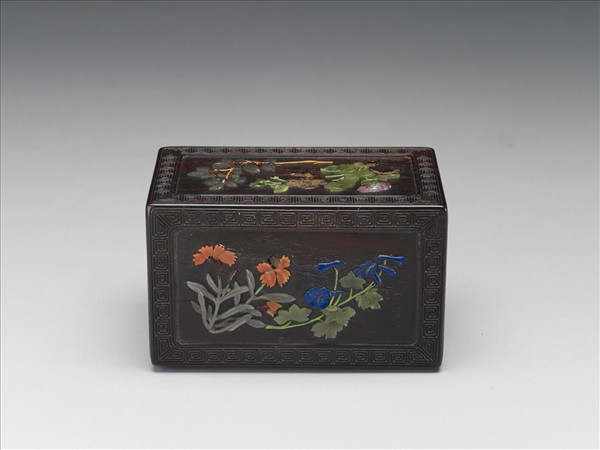 嵌寶石花卉紋木盒
