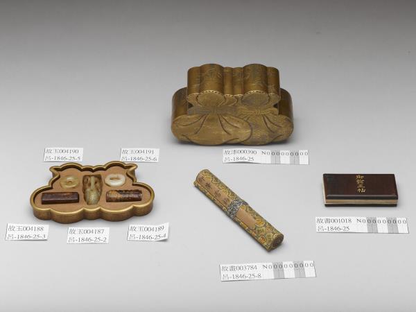 竹唐草蒔繪雙袋盒