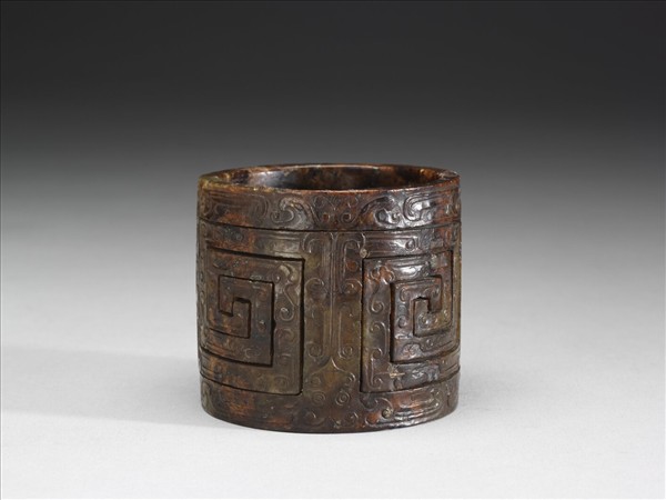 玉鏤雕回紋卮形薰具