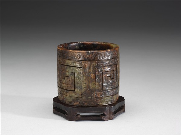 玉鏤雕回紋卮形薰具