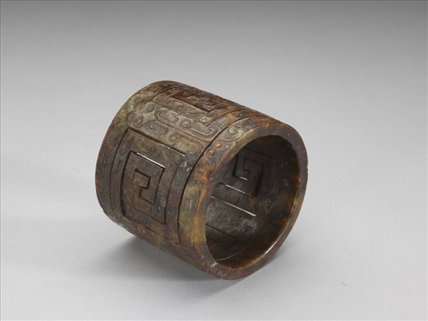 玉鏤雕回紋卮形薰具