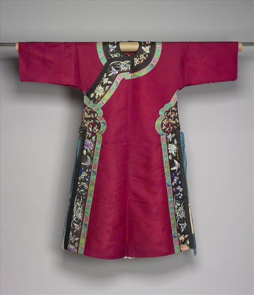 暗花紅緞氅衣