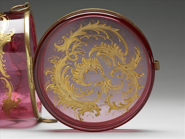 西洋玻璃花草紋盒