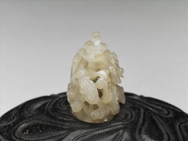 嵌金銀蝸身獸紋簋