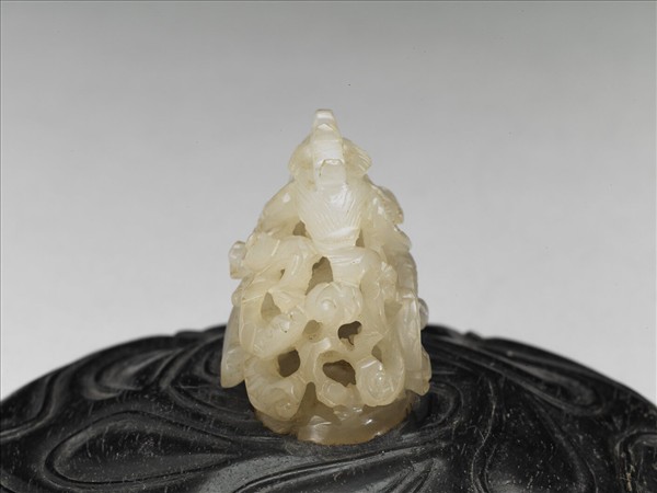 嵌金銀蝸身獸紋簋