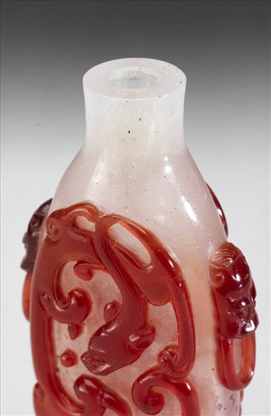 霏雪地套紅玻璃龍鳳紋鼻煙壺