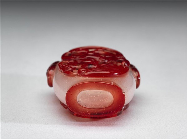 霏雪地套紅玻璃龍鳳紋鼻煙壺