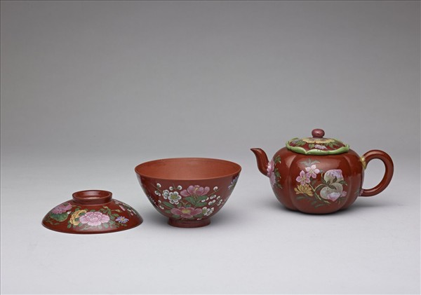 宜興胎畫琺瑯四季花卉蓋碗