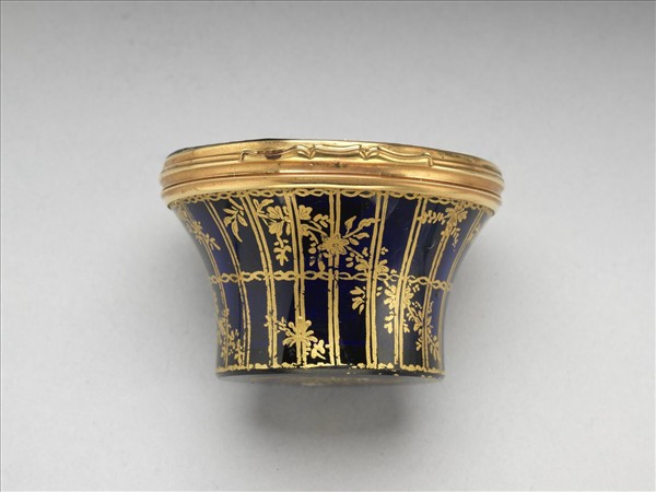 深藍玻璃描金畫琺瑯盒