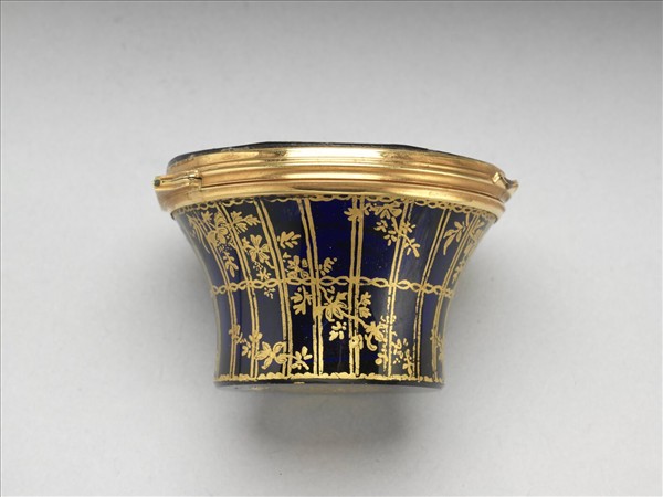 深藍玻璃描金畫琺瑯盒