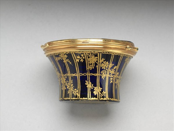 深藍玻璃描金畫琺瑯盒