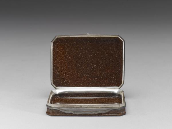 銀嵌金星玻璃鼻煙盒