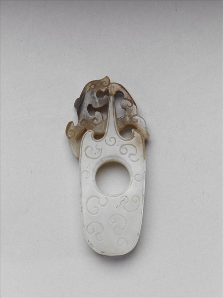 玉螭紋韘形佩