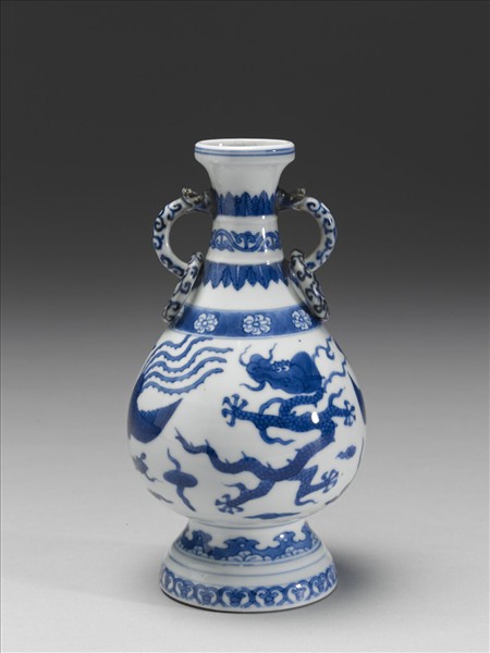 青花龍鳳紋雙耳活環瓶