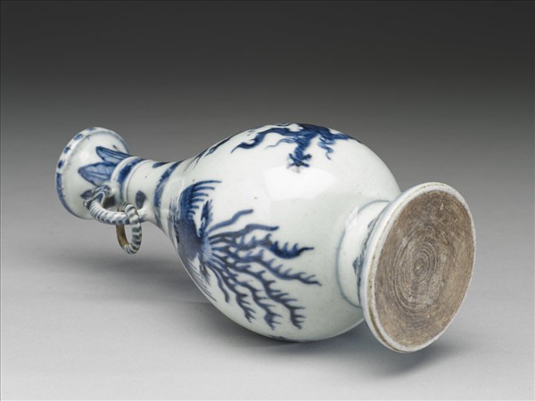 青花龍鳳紋雙耳活環瓶