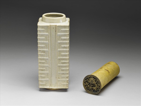 廣窯 月白釉琮式瓶