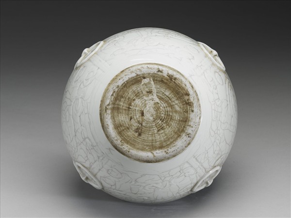 白瓷獸耳暗環壺